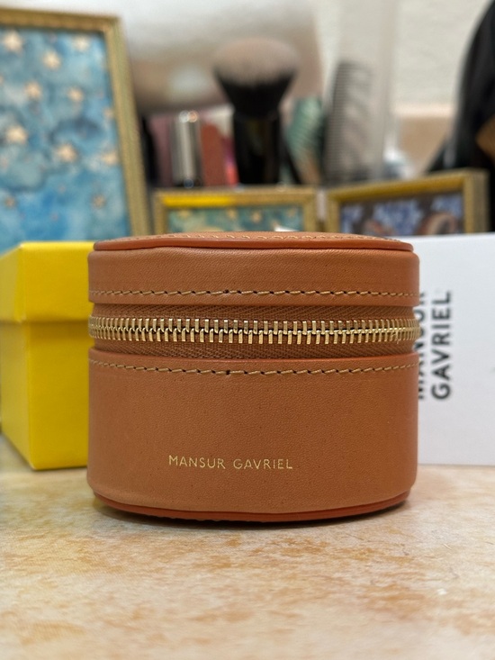 Mansur Gavriel Jewelry - NWT Mansur Gavriel Round Leather Zip Jewelry Case Cammelo